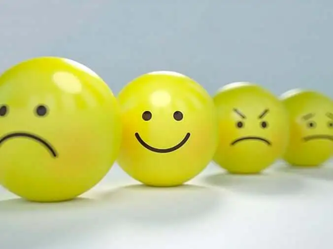 bolas amarillas con caras dibujadas en ellas Qué es y en qué consiste la terapia EMDR